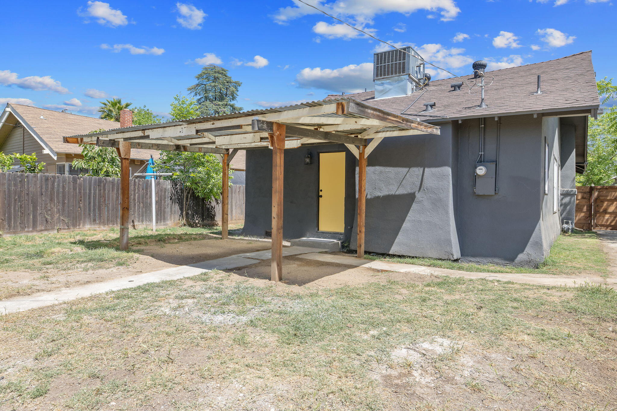 1247 N Ferger Ave, Fresno, CA 93728