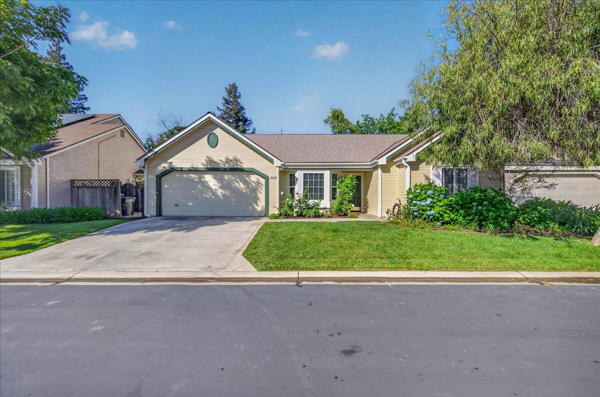10771 N Windham Bay Cir, Fresno, CA 93730