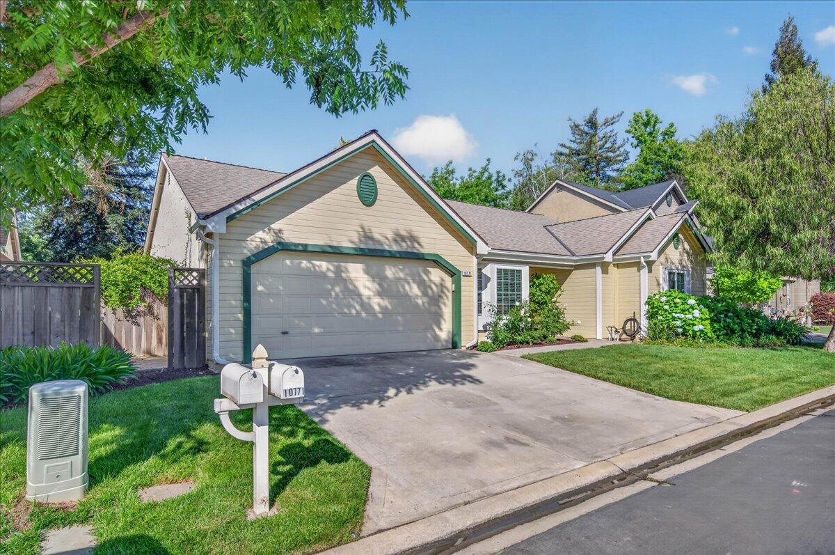 10771 N Windham Bay Cir, Fresno, CA 93730
