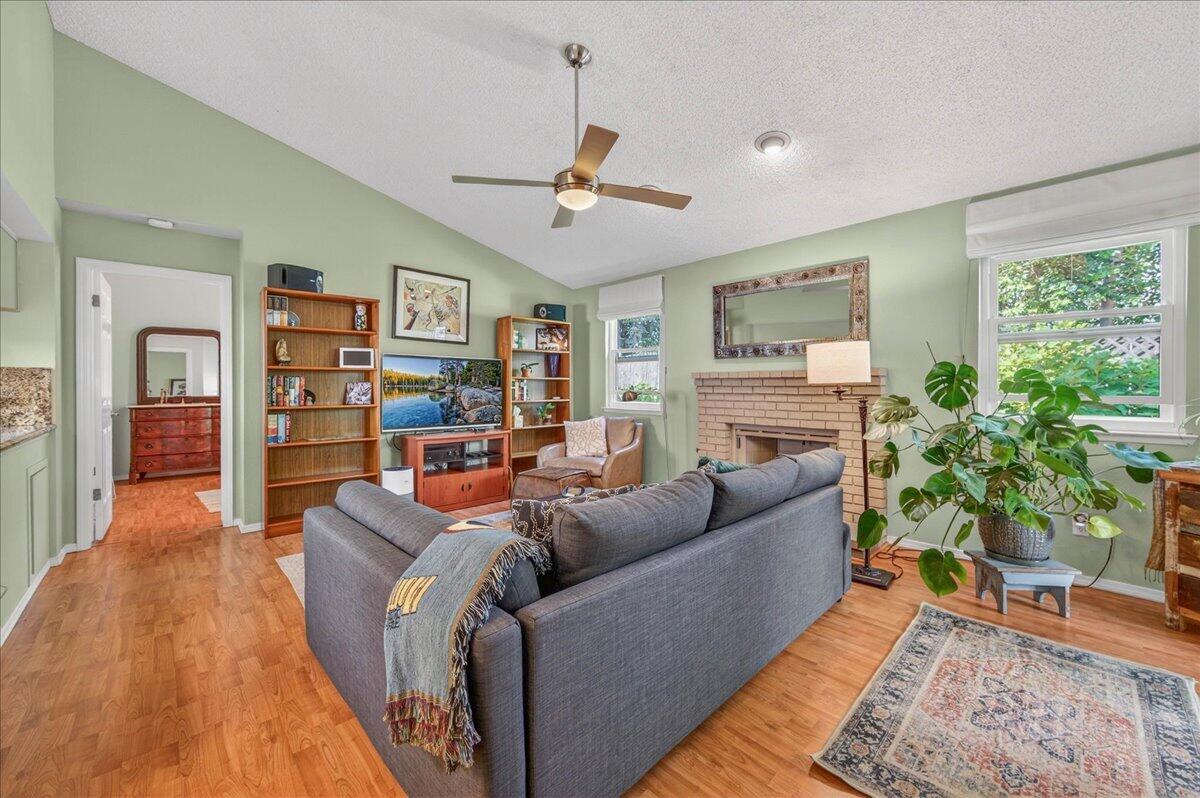 10771 N Windham Bay Cir, Fresno, CA 93730