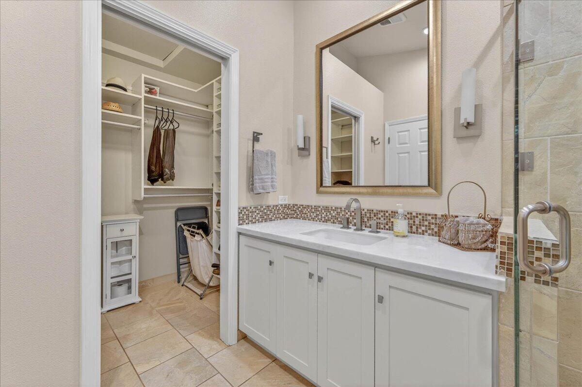 10771 N Windham Bay Cir, Fresno, CA 93730