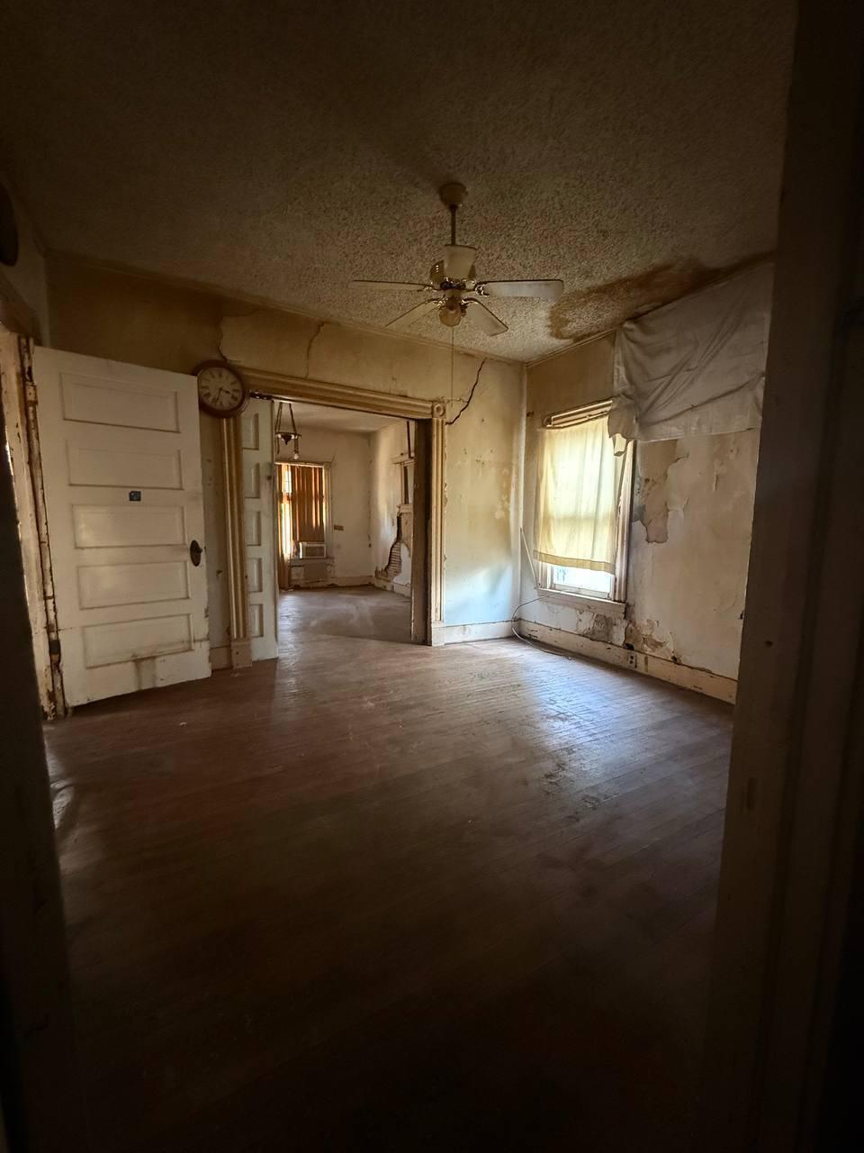 1129 E Nevada Ave, Fresno, CA 93701